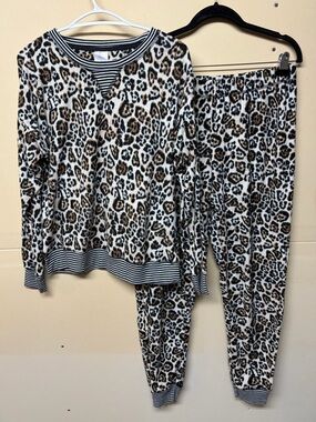2/$30⚡️- PJ set | Women’s Secret Treasures PJ set size medium